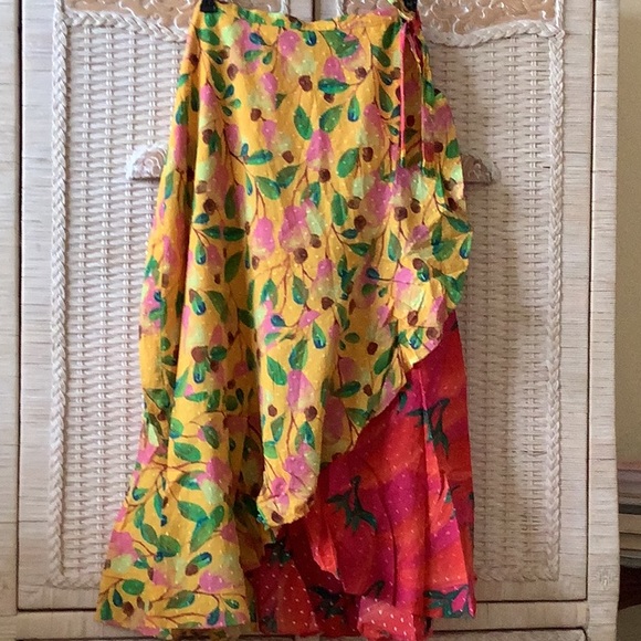 FARM Rio Dresses & Skirts - Gorgeous NWT Farm Rio Garden Mix Skirt 💕🧡❤️💜